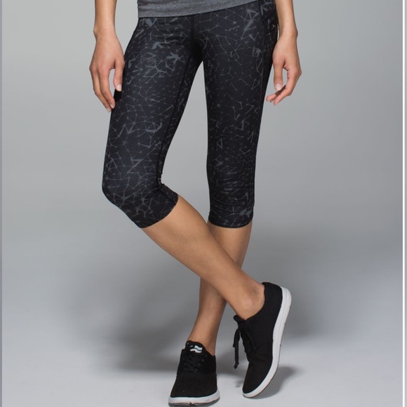 LULULEMON Top Speed Crop Full-On Luxtreme Star Crushed Coal Black Women Size 6 - Picture 9 of 9